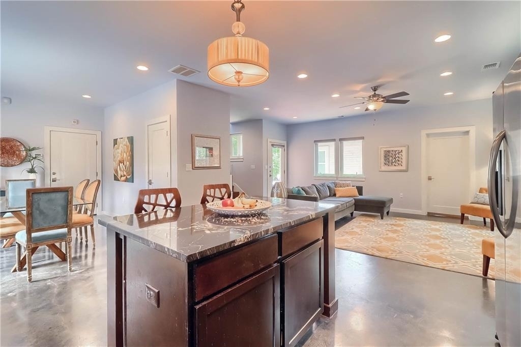 900 Capitol Ct - Photo 6