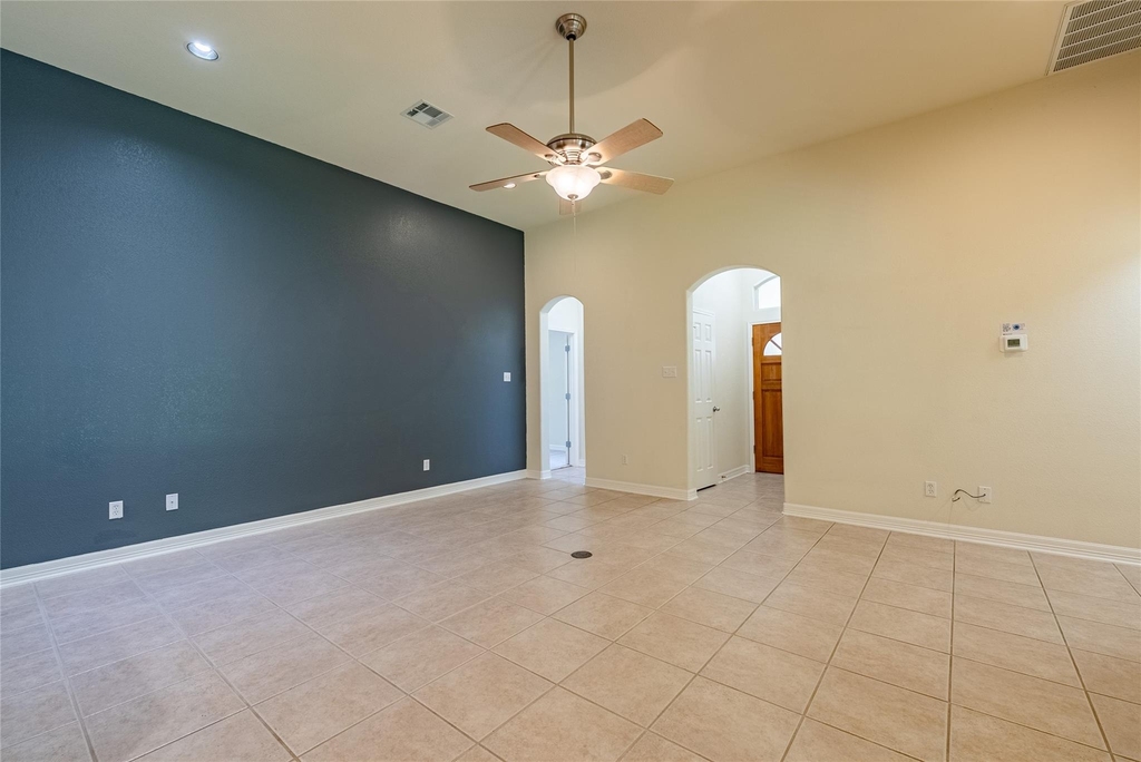 1305 Delsie Dr - Photo 4