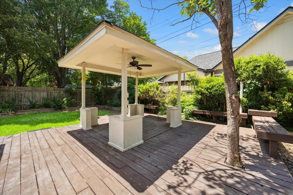 1102 Crestview St - Photo 18