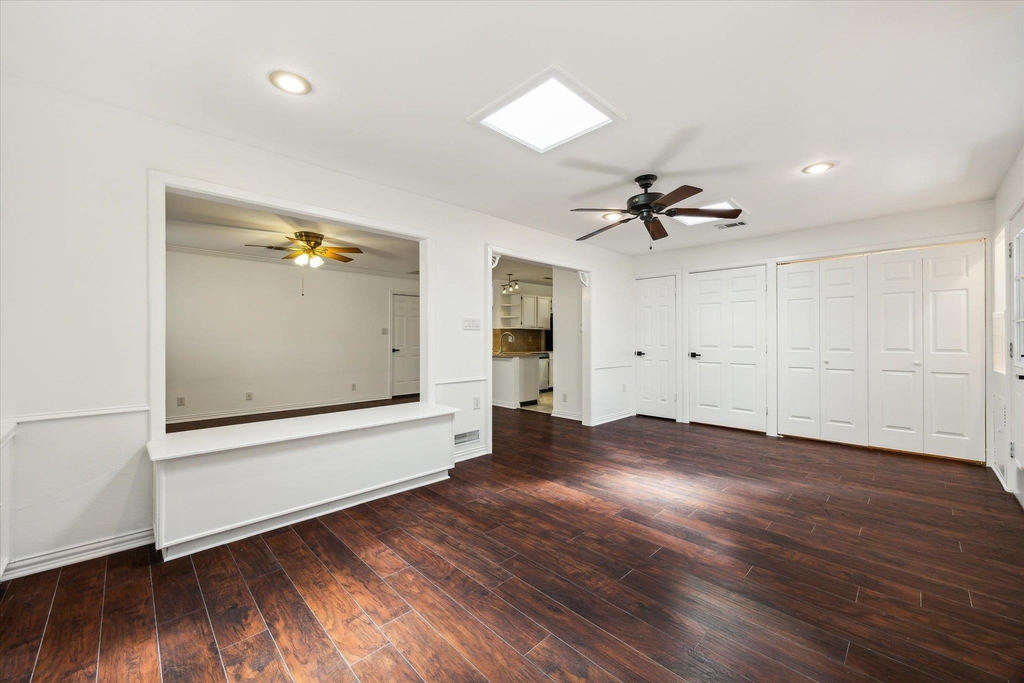 1102 Crestview St - Photo 8