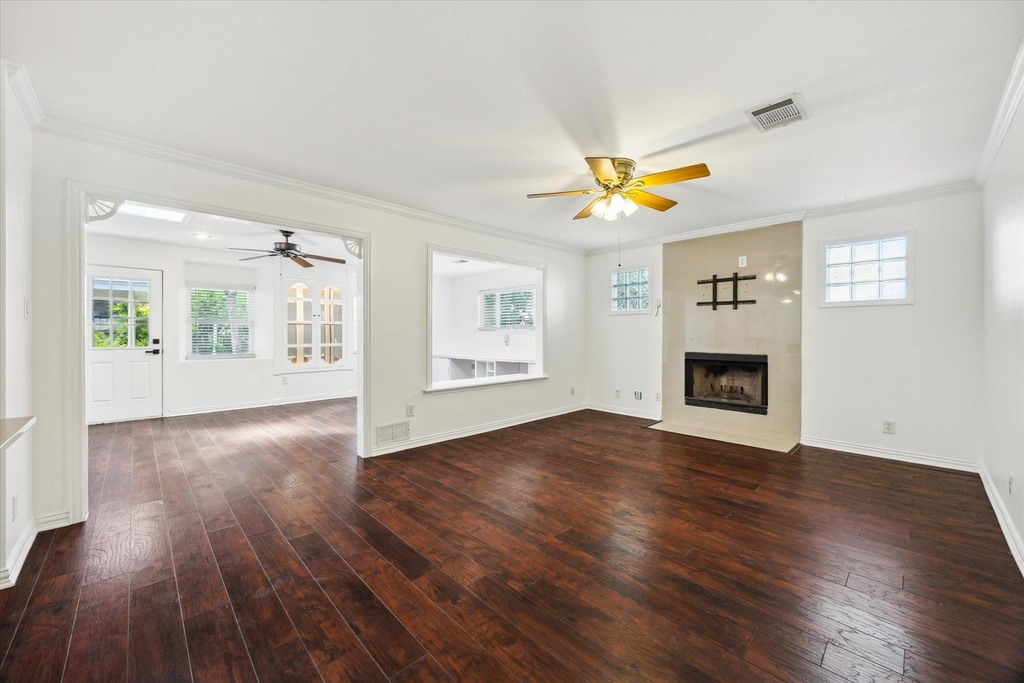 1102 Crestview St - Photo 6