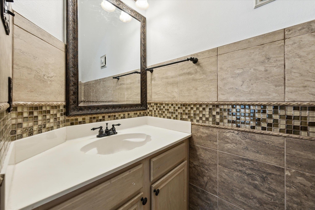 1102 Crestview St - Photo 10