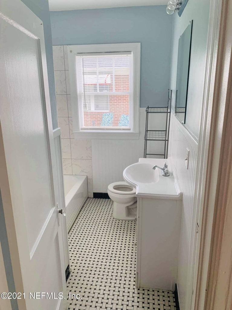 439 W 25th Street - Photo 18