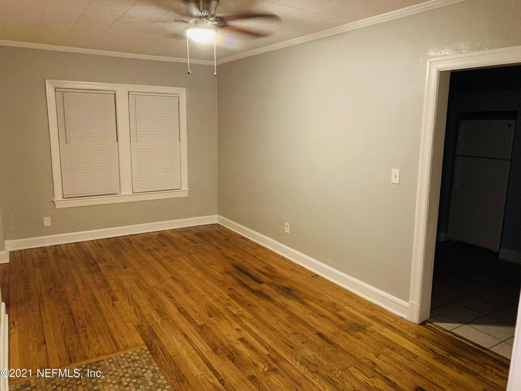 439 W 25th Street - Photo 14
