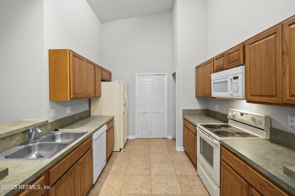 7920 Merrill Road - Photo 7