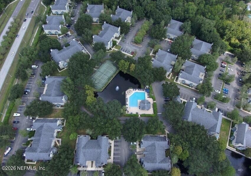 13700 Richmond Park Drive N - Photo 32