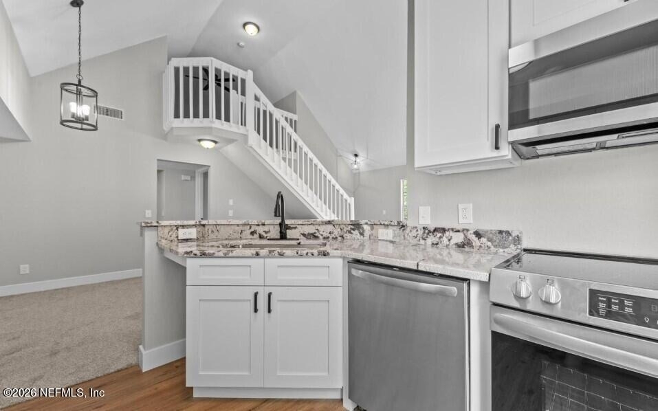 13700 Richmond Park Drive N - Photo 12