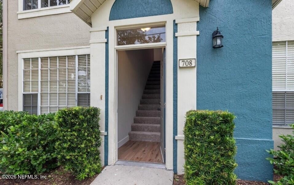 13700 Richmond Park Drive N - Photo 2