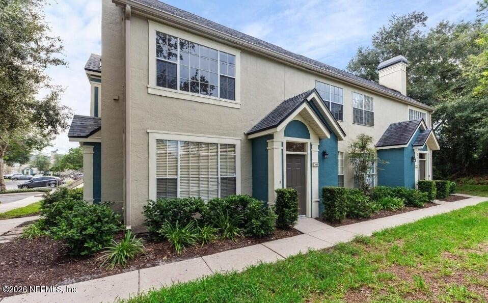 13700 Richmond Park Drive N - Photo 0