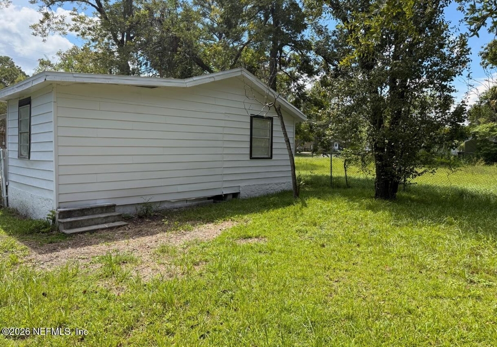 1755 W 30th Street - Photo 2