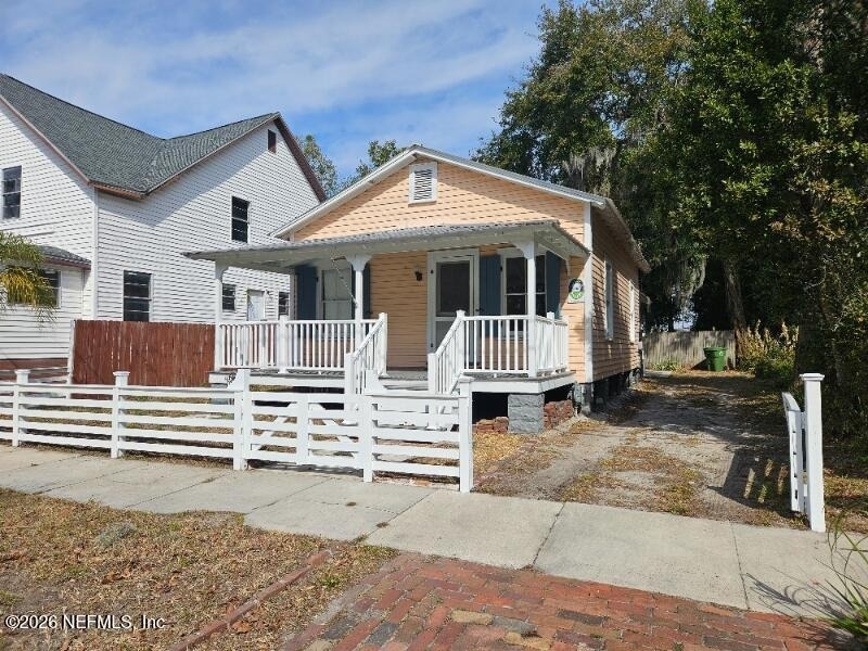 816 Oak Street - Photo 0