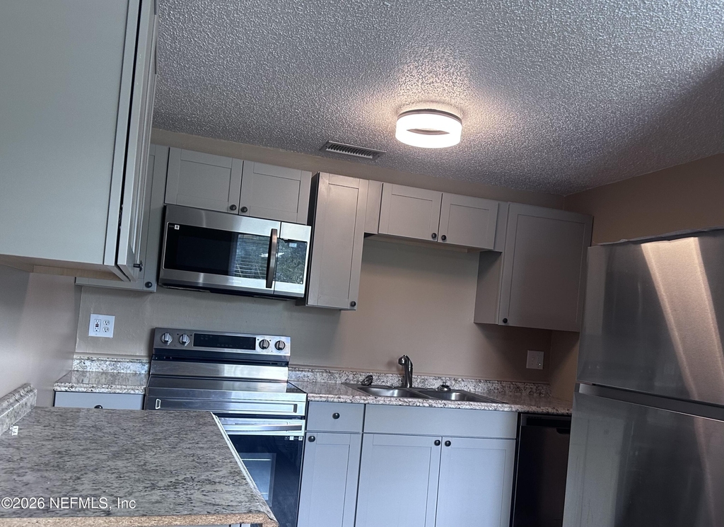 2628 Gifford Avenue - Photo 0