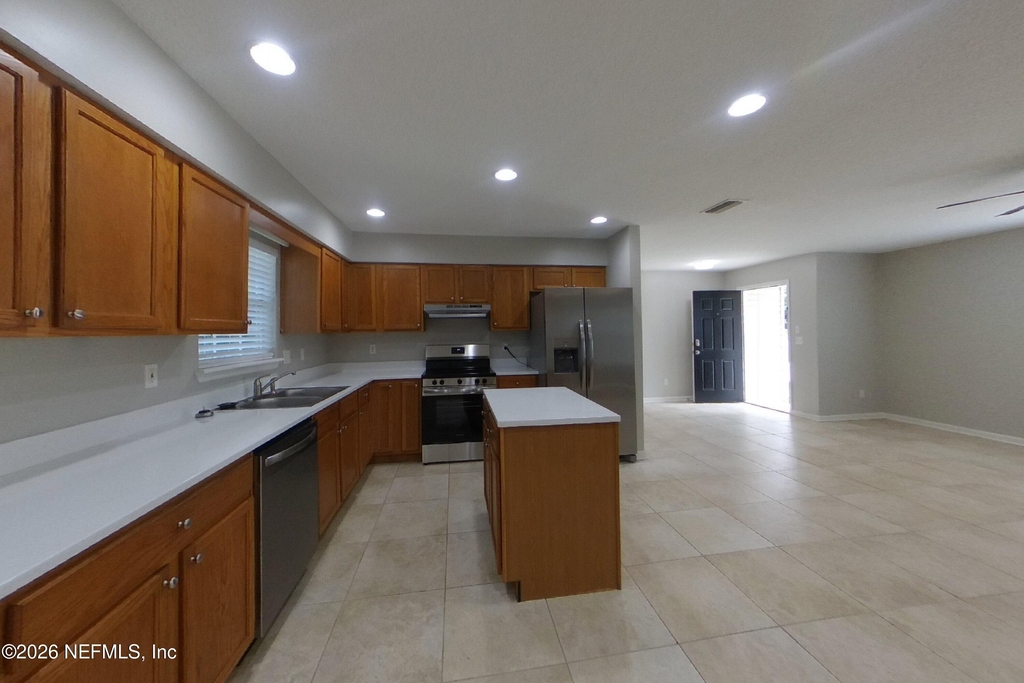 231 Aquarius Concourse - Photo 5