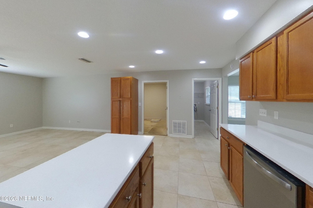231 Aquarius Concourse - Photo 6