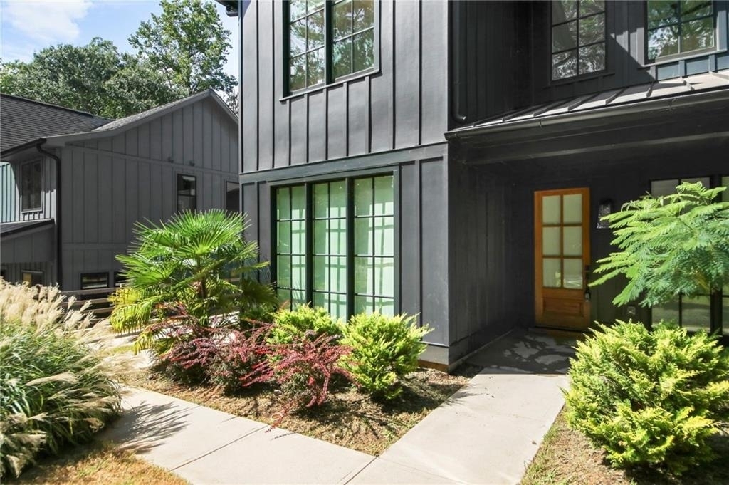 1241 Bridges Avenue Sw - Photo 2