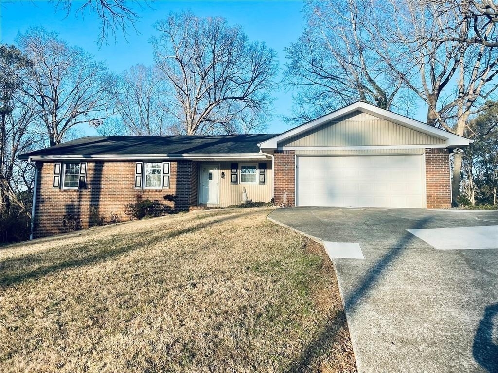 637 Rae Drive - Photo 1