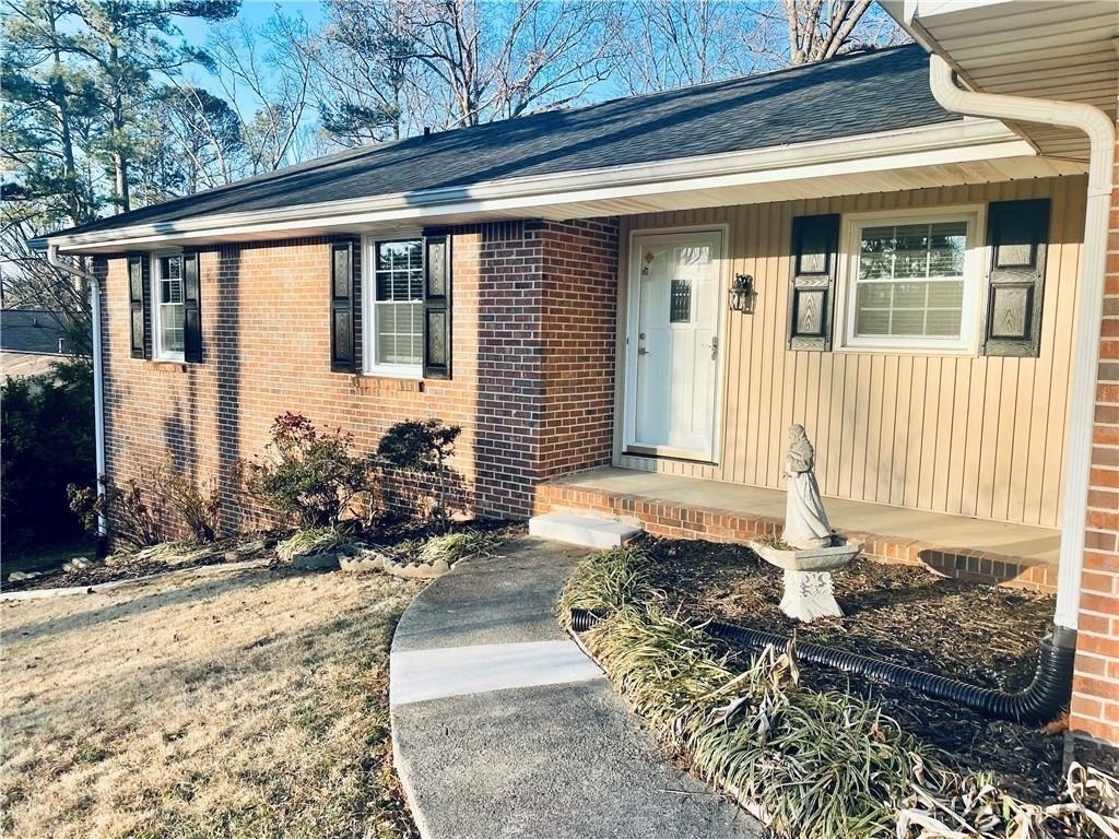 637 Rae Drive - Photo 0