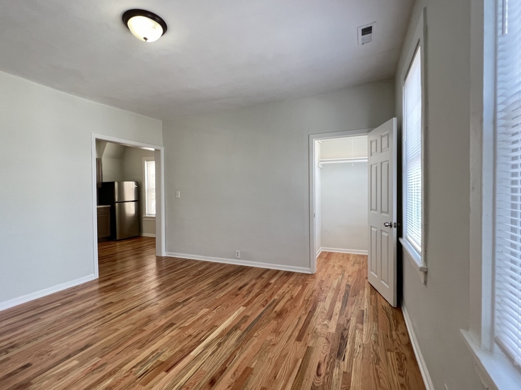 1151 W 19th Street - Photo 3