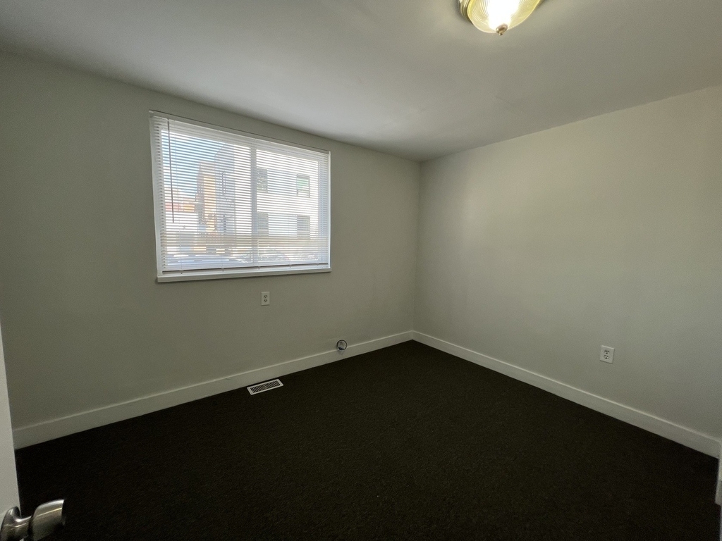 1151 W 19th Street - Photo 8