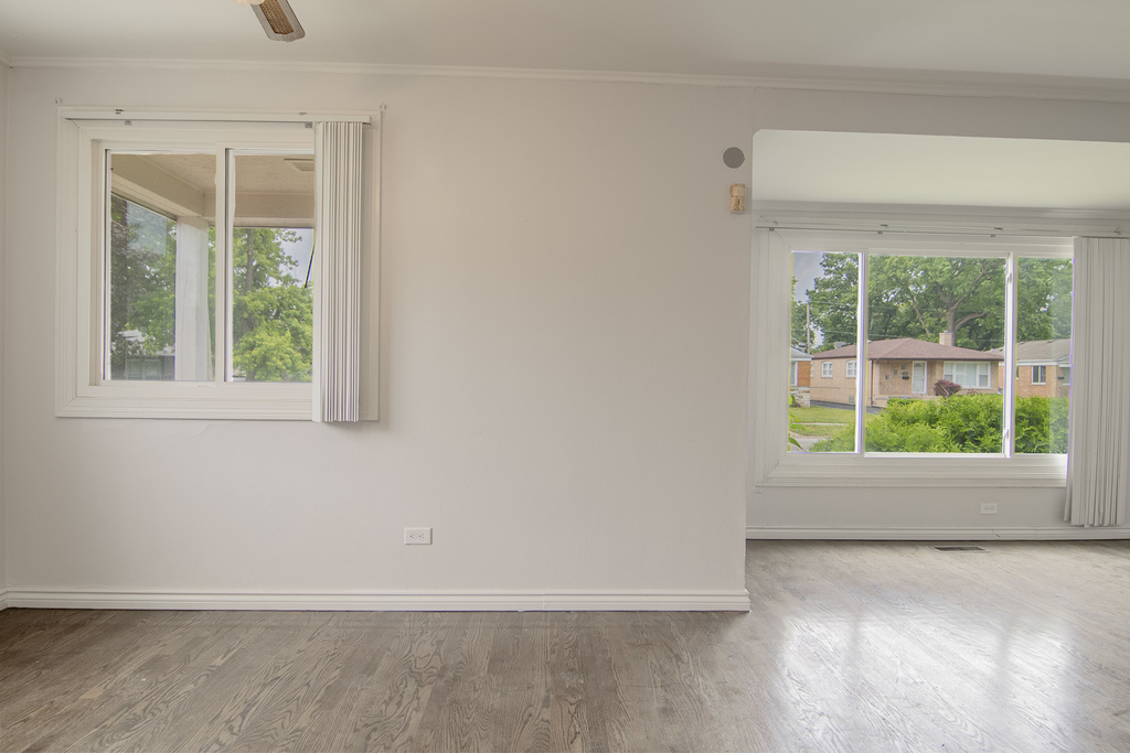 14537 University Avenue - Photo 10