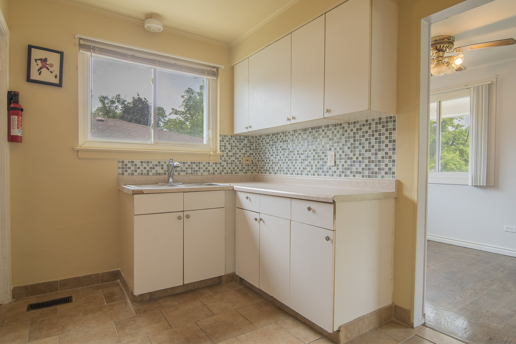 14537 University Avenue - Photo 11