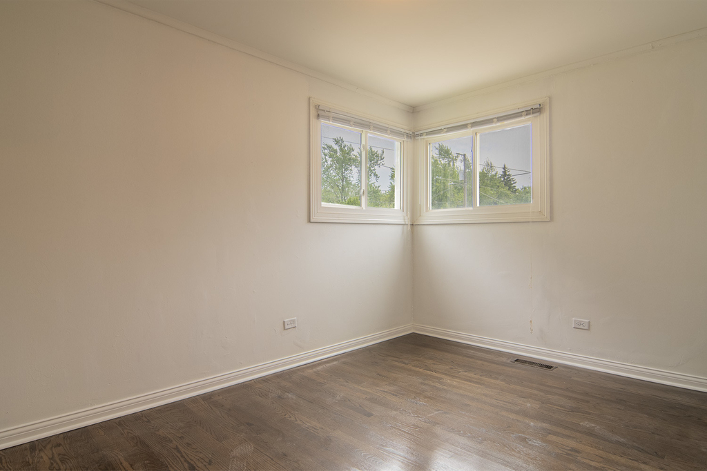 14537 University Avenue - Photo 7