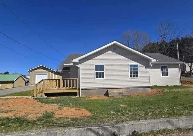 305 Kingtown Street - Photo 0