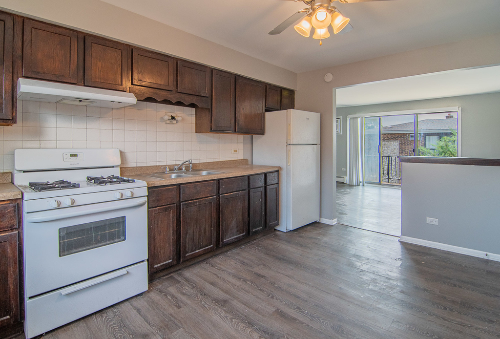 1665 Harbor Avenue - Photo 5