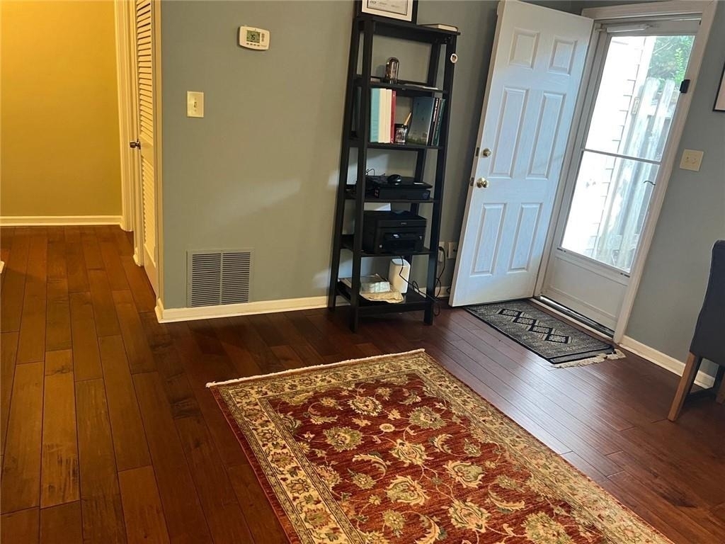 843 Heritage Square - Photo 3