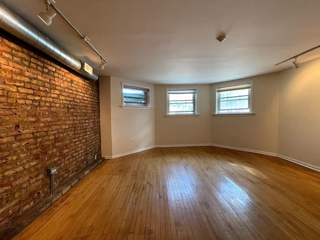 4114 N Clarendon Avenue - Photo 1