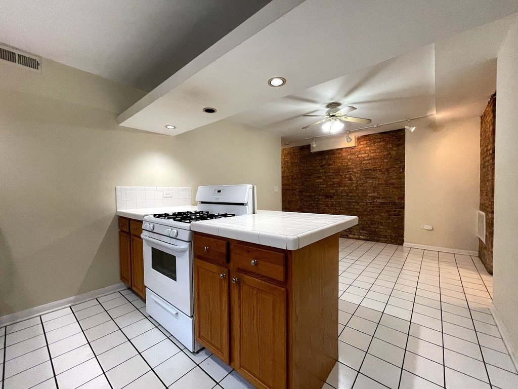 4114 N Clarendon Avenue - Photo 4