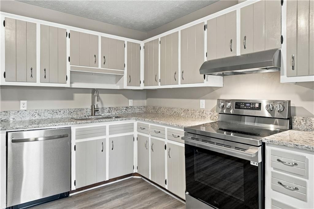 215 Henry Street - Photo 9
