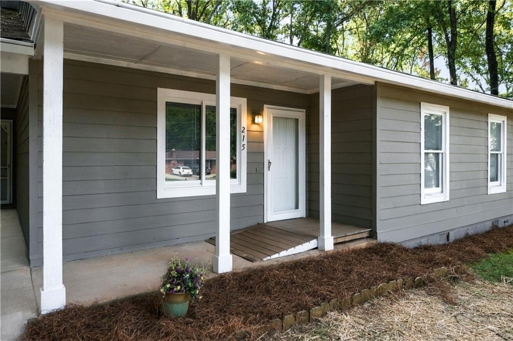 215 Henry Street - Photo 1