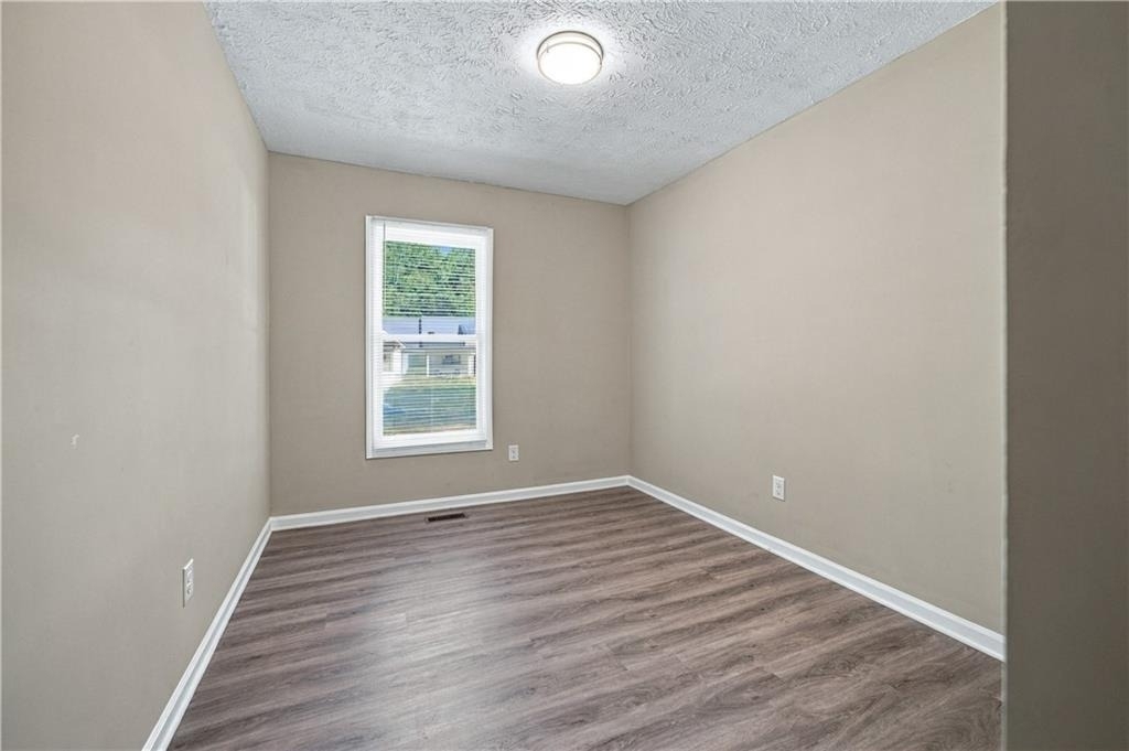 215 Henry Street - Photo 15