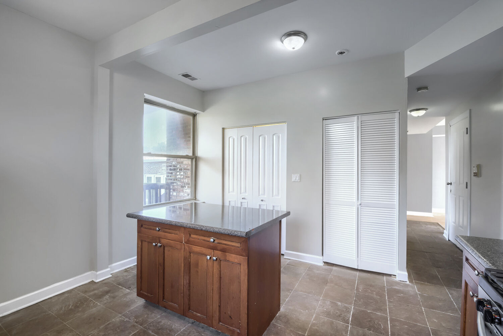 7724 S Cornell Avenue - Photo 9