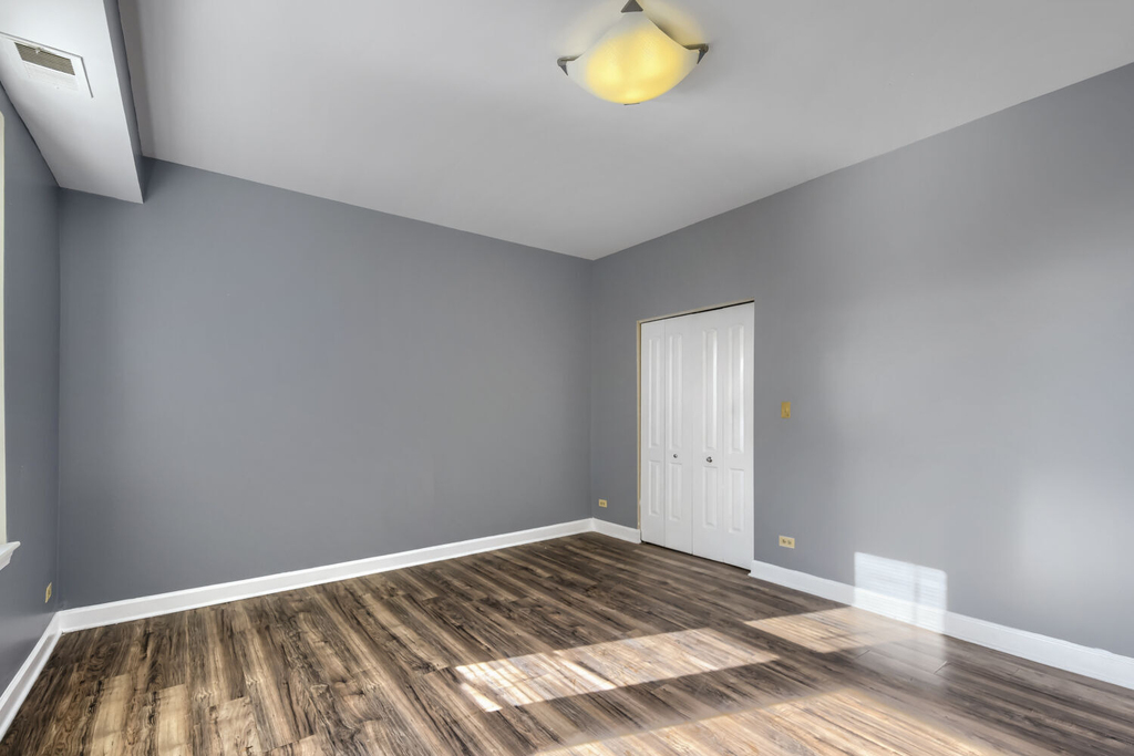 7724 S Cornell Avenue - Photo 11