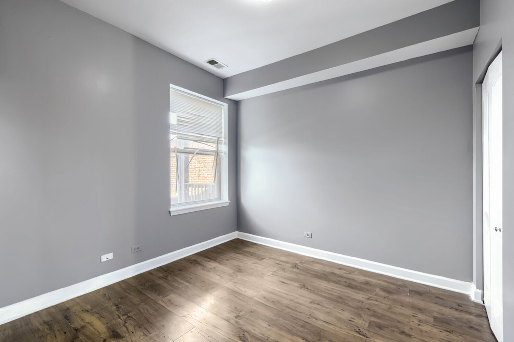 7724 S Cornell Avenue - Photo 18