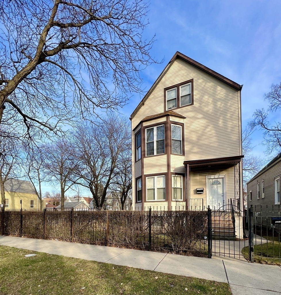 2155 N Kilbourn Avenue - Photo 15
