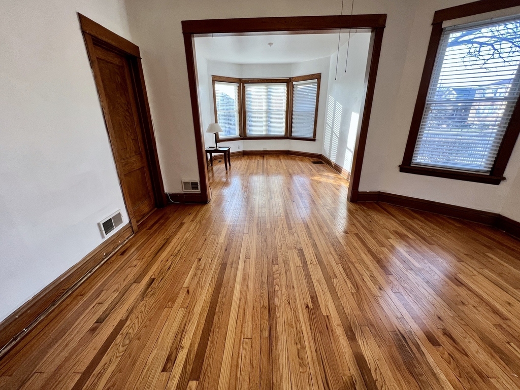 2155 N Kilbourn Avenue - Photo 6