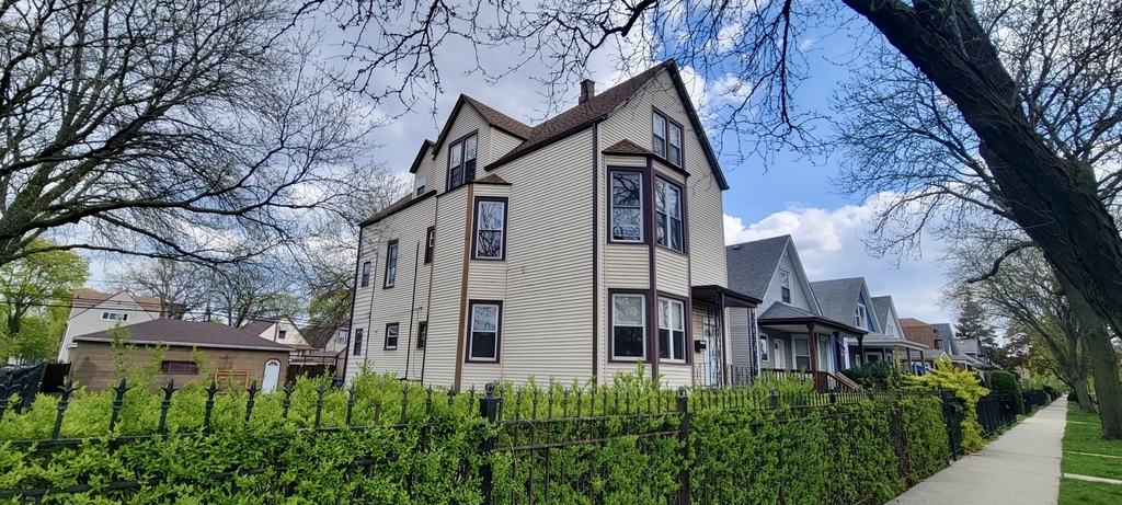 2155 N Kilbourn Avenue - Photo 0