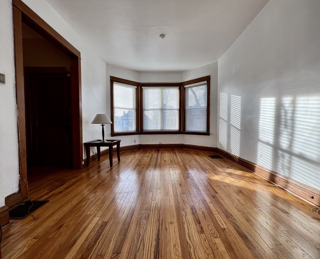 2155 N Kilbourn Avenue - Photo 4