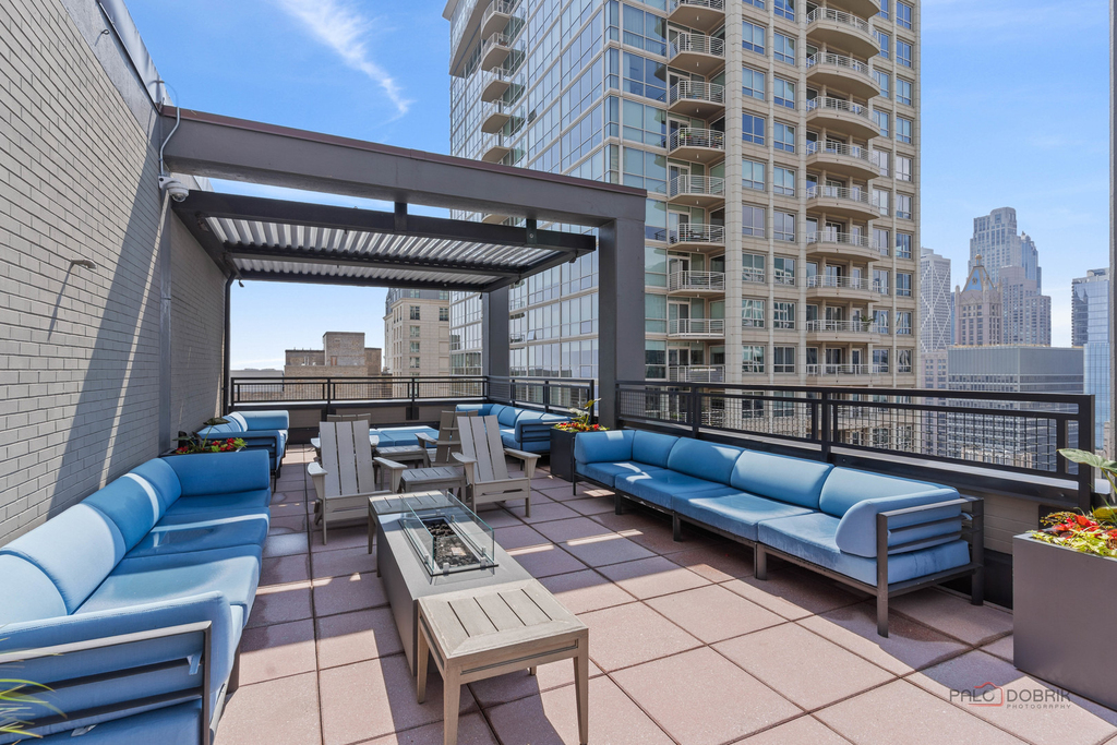 247 E Chestnut Street - Photo 19