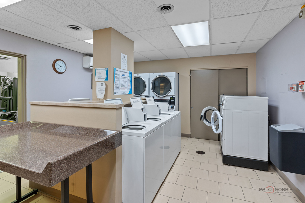 247 E Chestnut Street - Photo 22