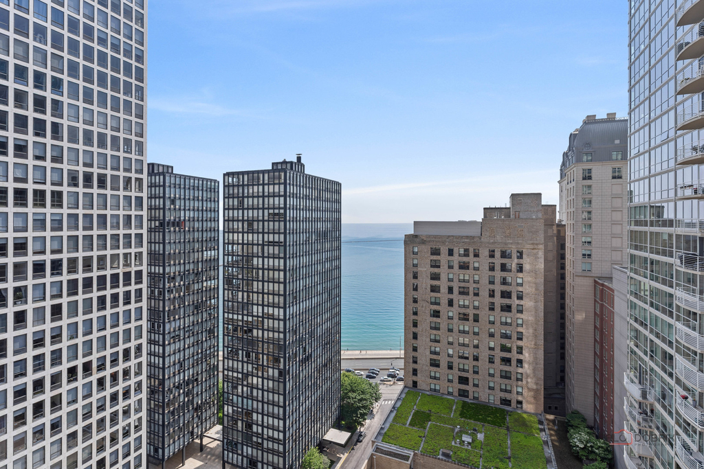 247 E Chestnut Street - Photo 21
