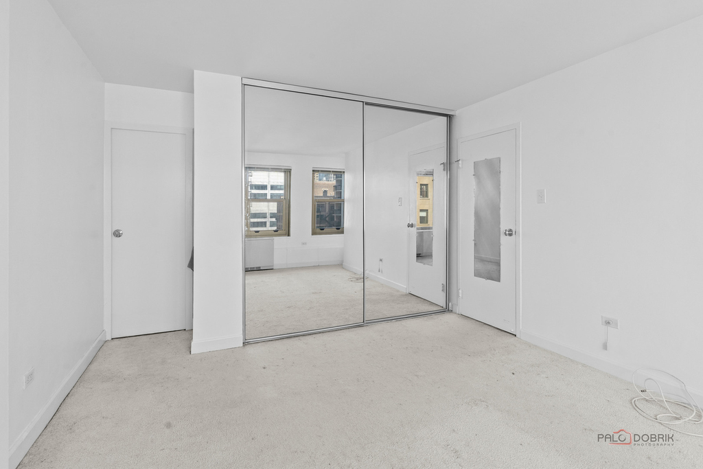 247 E Chestnut Street - Photo 16