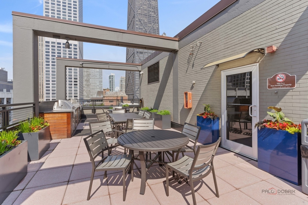 247 E Chestnut Street - Photo 17