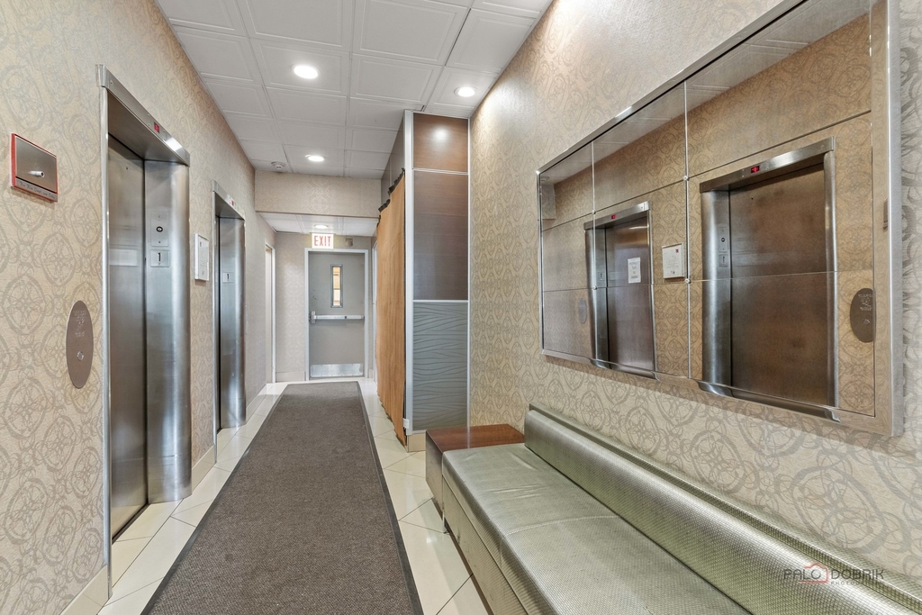 247 E Chestnut Street - Photo 3
