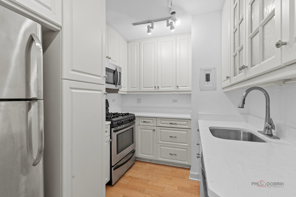 247 E Chestnut Street - Photo 4