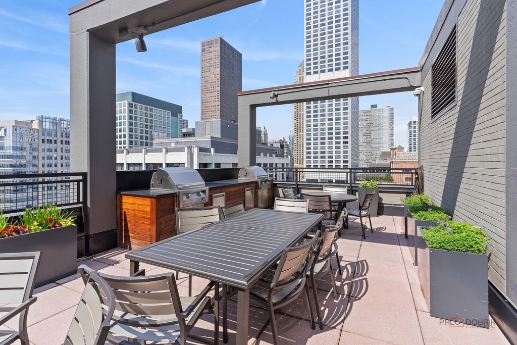 247 E Chestnut Street - Photo 18
