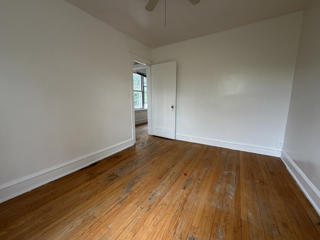 4515 N Hamlin Avenue - Photo 8